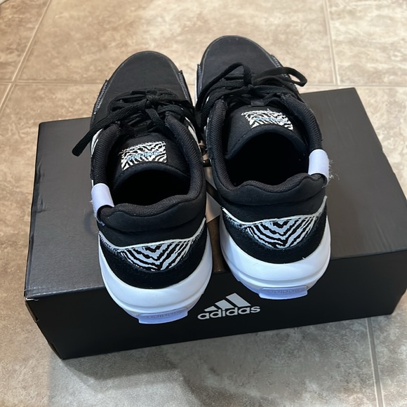 Adidas Womens Retrorun Running shoe, black/white/violet tone with zebra accents - Picture 3 of 7